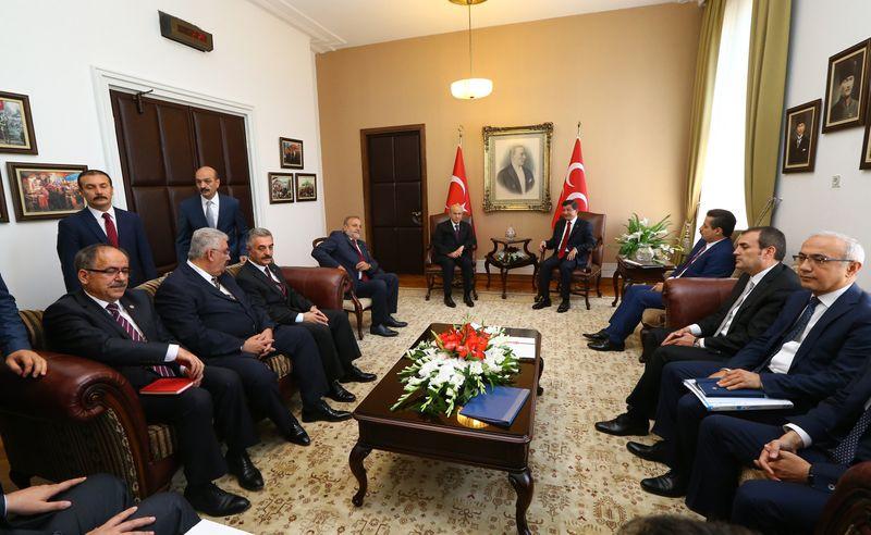 Davutoğlu ile Bahçeli bir araya geldi