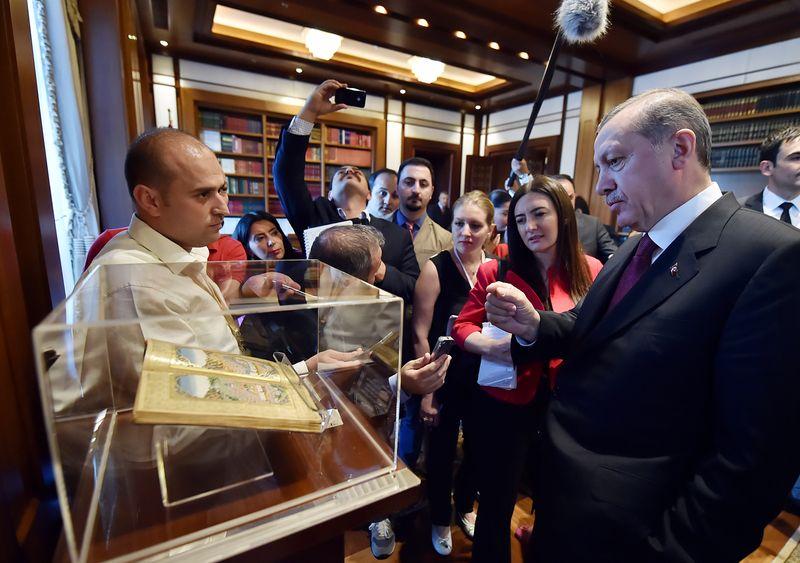 Cumhurbaşkanlığı Külliyesi muhabirlere gezdirildi