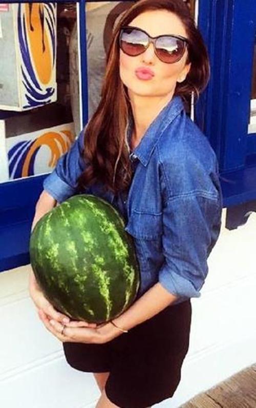 Miranda Kerr'in Datça'daki karpuz keyfi