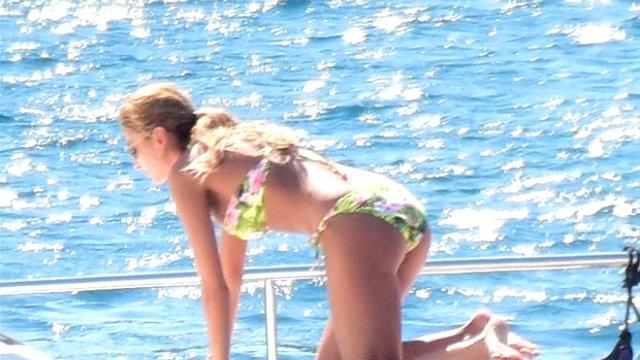 Özge Ulusoy - Hacı Sabancı tatilde