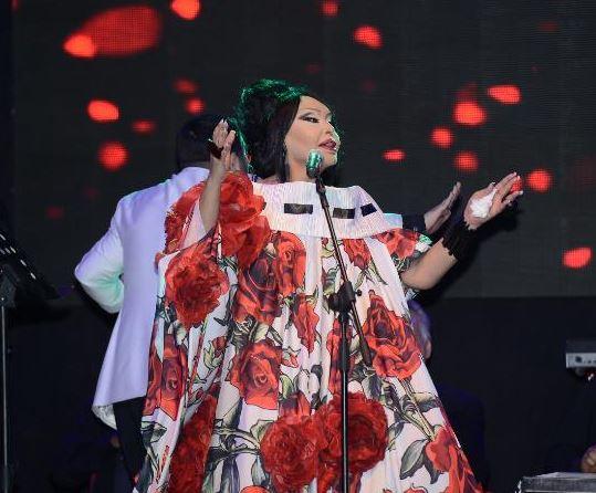 Bülent Ersoy 180 metre kumaşı neden aldığını açıkladı