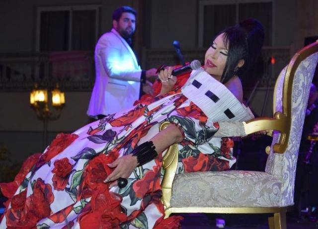 Bülent Ersoy 180 metre kumaşı neden aldığını açıkladı