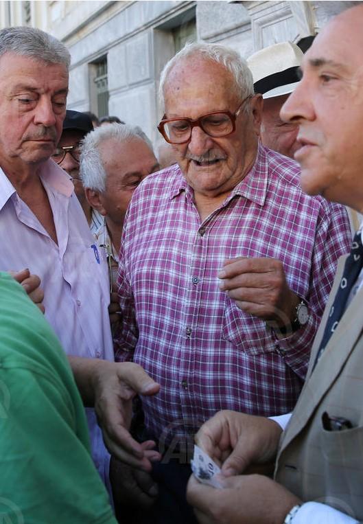 Yunanistan'da bankalar açıldı