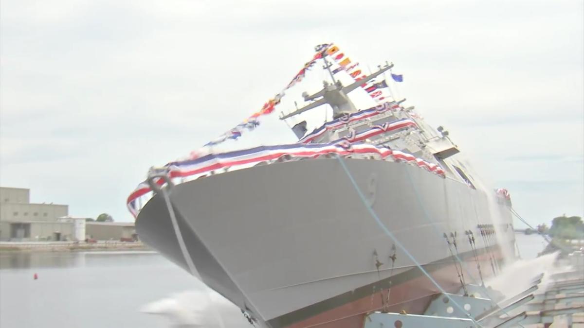 Denize indirilen savaş gemisi yürekleri ağza getirdi