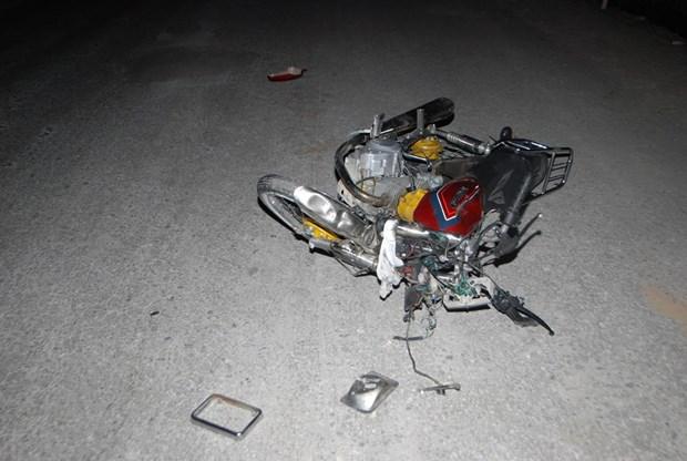 Dört motosiklet bir araca çarptı