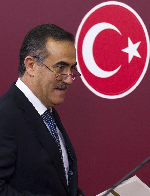 İhsan Özkes basın toplantısı düzenledi