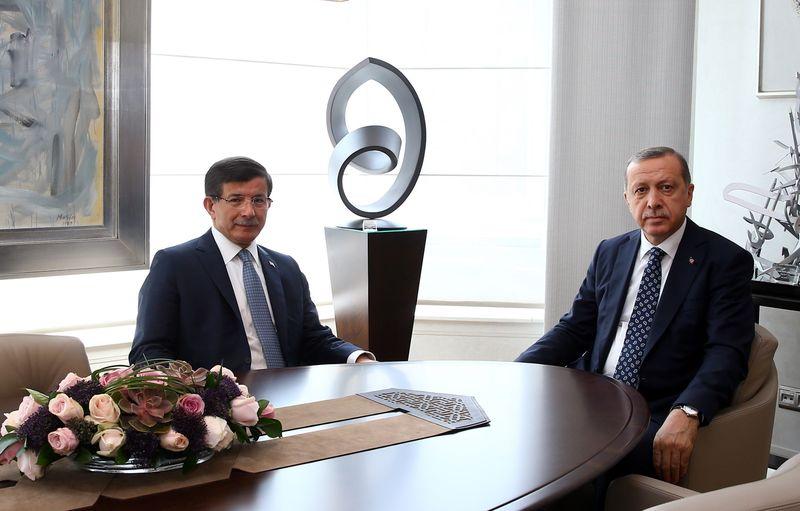 Erdoğan Başbakan Davutoğlu'nu makamında kabul etti