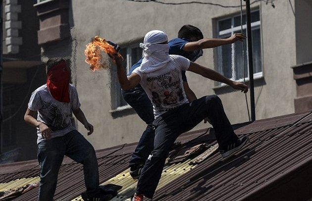 Gazi Mahallesi'nden molotof fotoğrafları