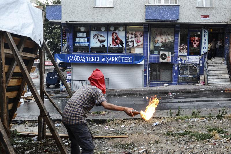 Gazi Mahallesi'nden molotof fotoğrafları