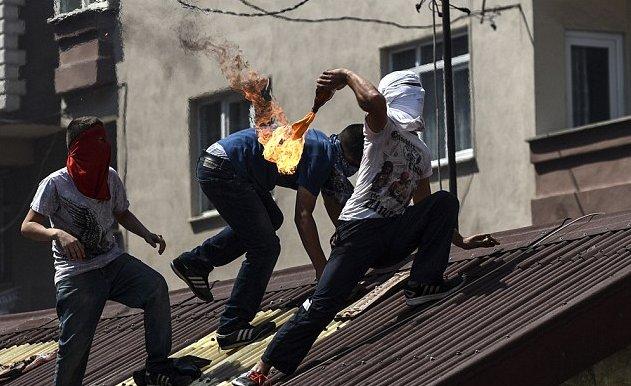 Gazi Mahallesi'nden molotof fotoğrafları