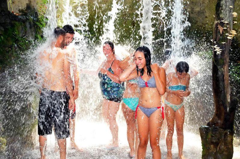 Tatilciler Bodrum'daki şelalede serinledi