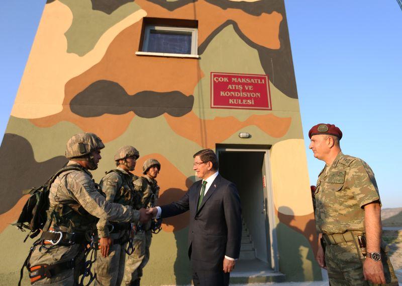 Davutoğlu'ndan  Özel Kuvvetler Komutanlığı'na ziyaret