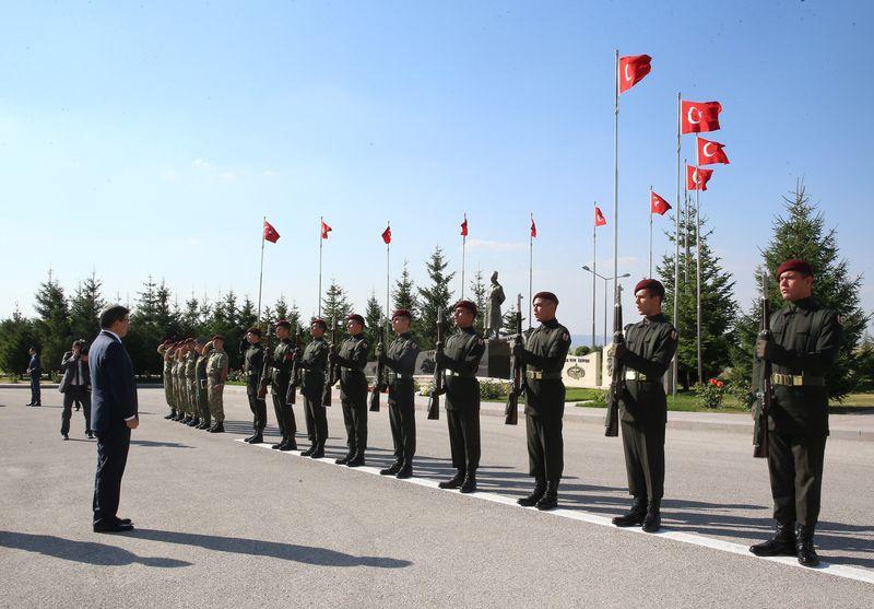 Davutoğlu'ndan  Özel Kuvvetler Komutanlığı'na ziyaret