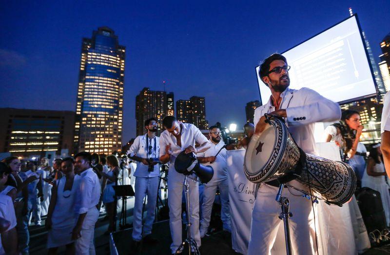 New York'ta ''Beyaz'' gece yaşandı