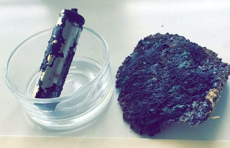 Patlayan şarj cihazı elini yaktı