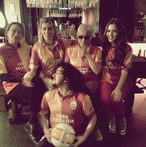 Fahriye Evcen Burak için Fenerbahçeli oldu