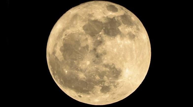 Rengi değişmese de neden Mavi Ay deniyor