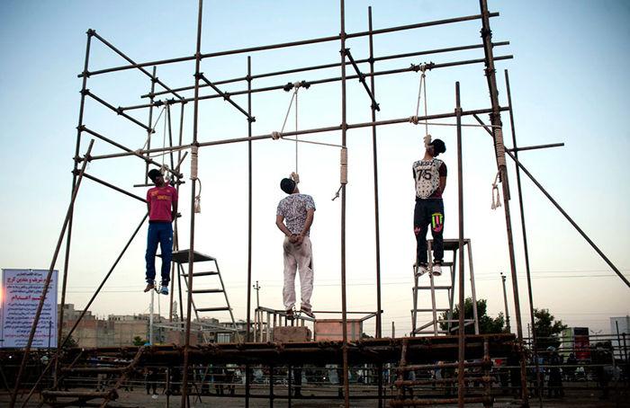 İran'da 3 tecavüzcü idam edildi