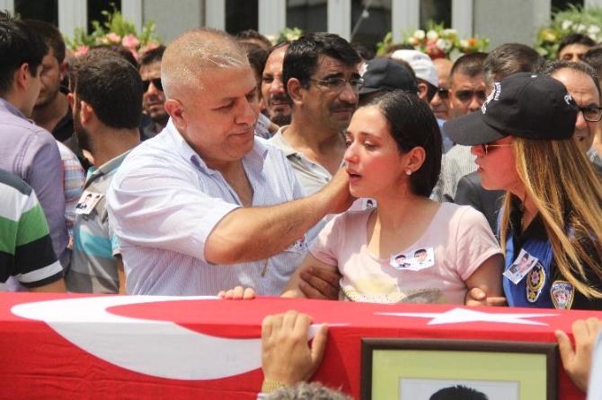 Adana'da şehit edilen polislere veda