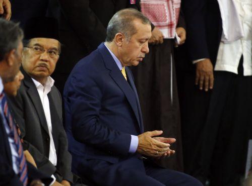 Erdoğan cuma namazını Endonezya'da kıldı