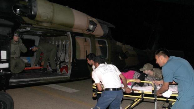 Mehmetçik PKK'lılar saldırırken hasta taşıdı