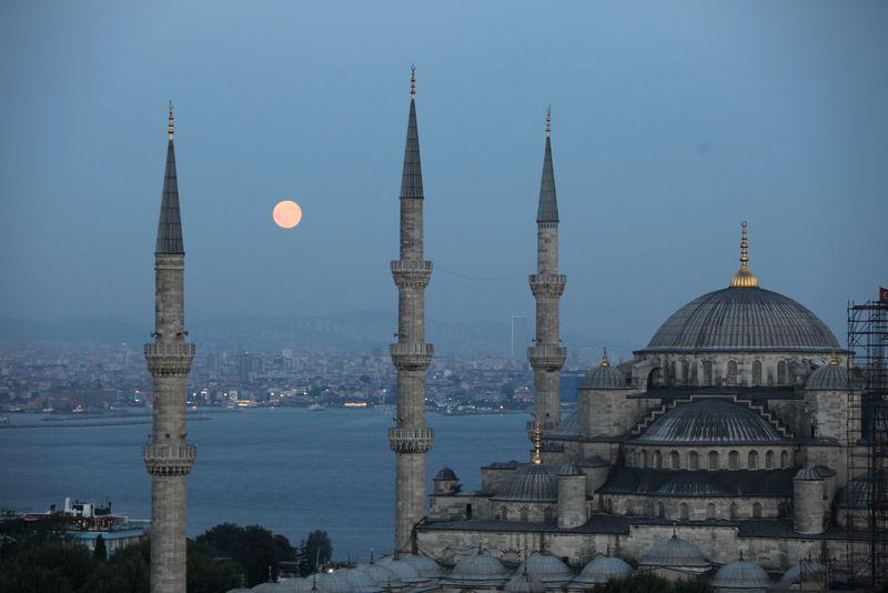 Dünyanın her yerinden mavi ay görüntülendi