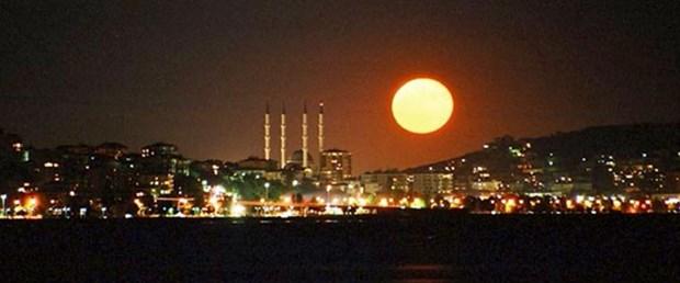 Dünyanın her yerinden mavi ay görüntülendi