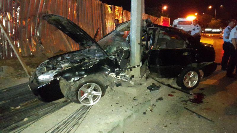 Otomobil mobese direğine çarptı: 1 ölü