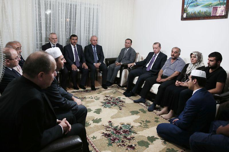 Cumhurbaşkanı Erdoğan şehit ailesini ziyaret etti