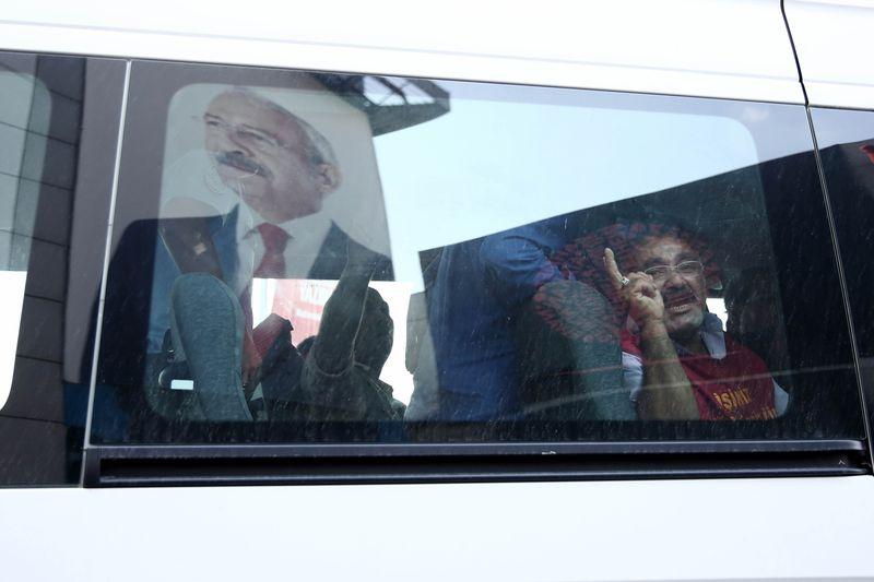 CHP İl Başkanlığı'nda zincirli eylem