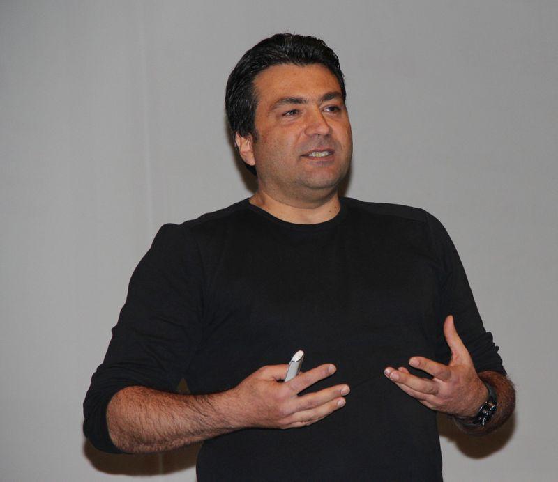 Korkutan değil güldüren diş hekimi