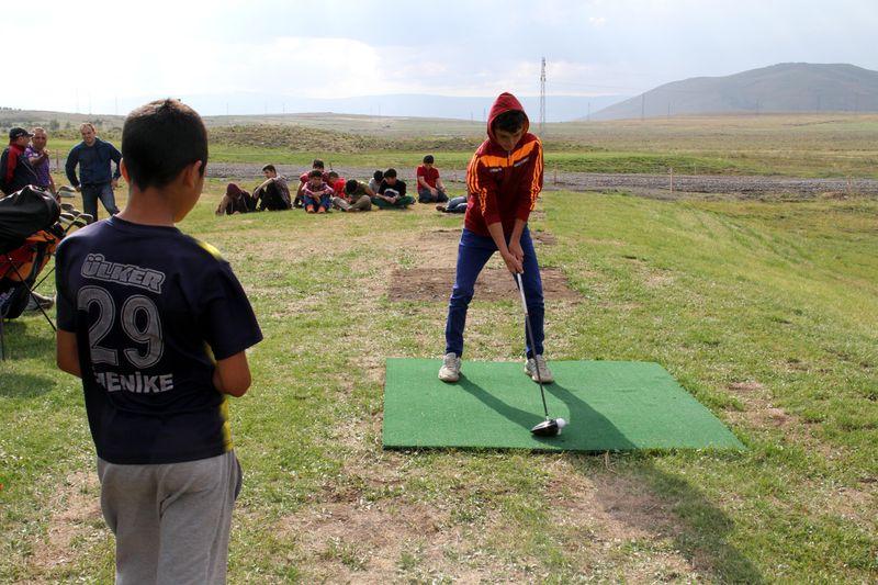 Ardahanlı gençler golf sahasına kavuştu