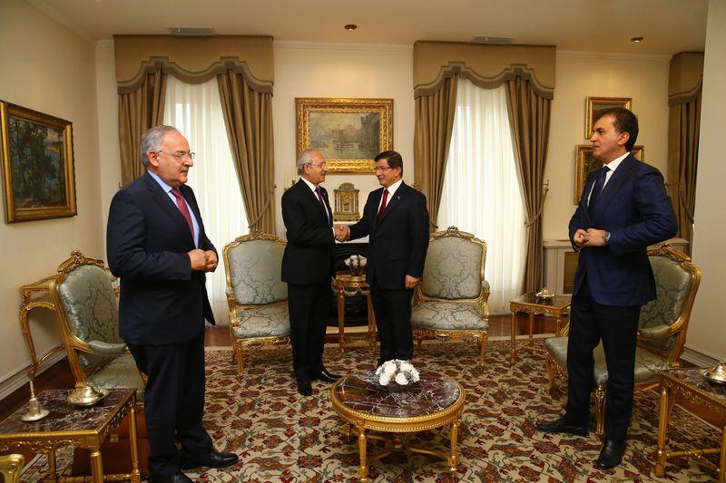 Ahmet Davutoğlu ile Kemal Kılıçdaroğlu bir araya geldi