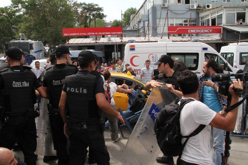 Teröriste destek için hastaneye gidenler gözaltında
