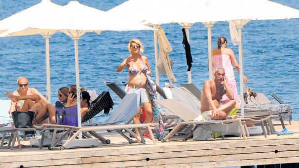 Esra Erol'un bebeği göründü