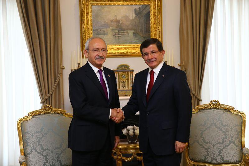 Ahmet Davutoğlu ile Kemal Kılıçdaroğlu bir araya geldi
