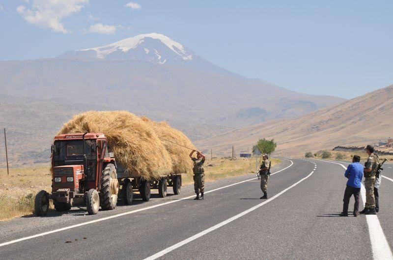 Ağrı'da yol kesen teröristler öldürüldü