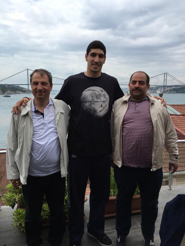Enes Kanter Zekeriya Öz'le fotoğraf paylaştı
