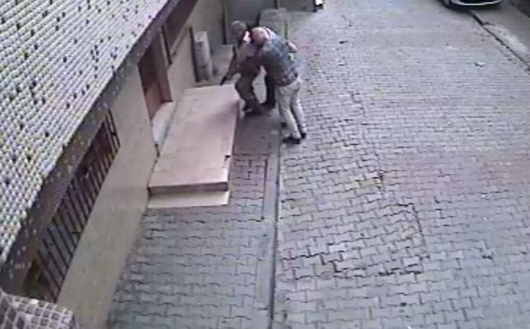 Zeytinburnu’ndaki silahlı saldırı kameralara yansıdı