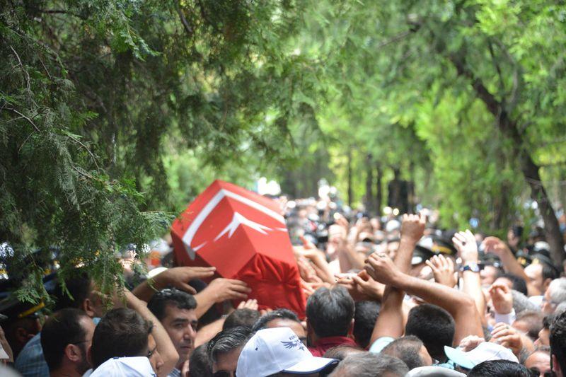 Şehit polis memleketi Konya'da toprağa verildi