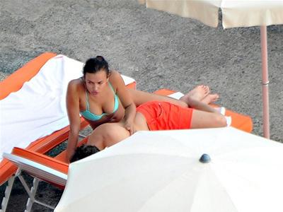 Irina Shayk'tan ateşli tatil