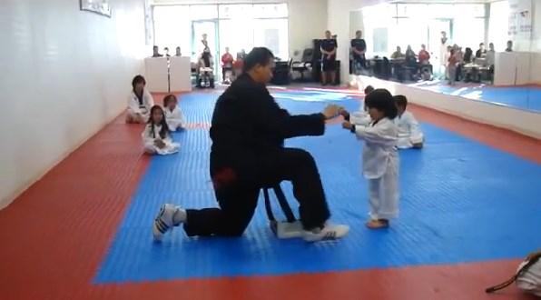 Küçük tekvandocu beyaz kuşak kazandı