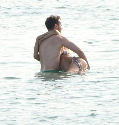 Azra Akın aşka geldi