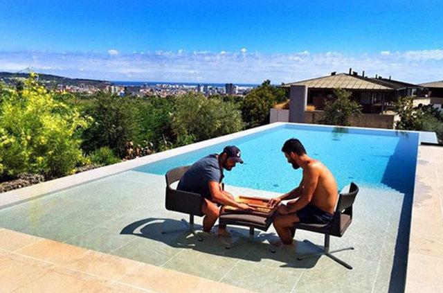 Arda Turan Sinem Kobal'ın kuzenini ağırladı