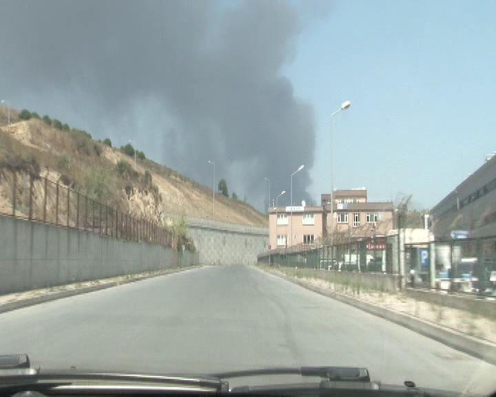 İstanbul Sultangazi'de trafo patladı