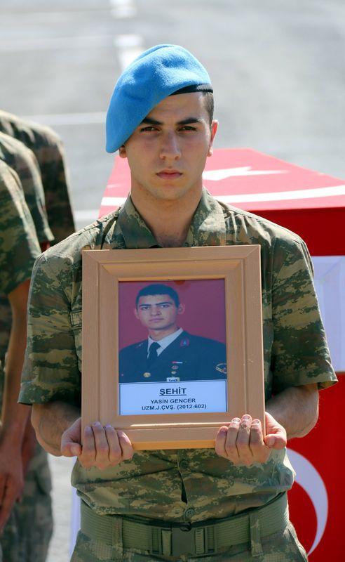 Şehit askerler için Van'da tören düzenlendi