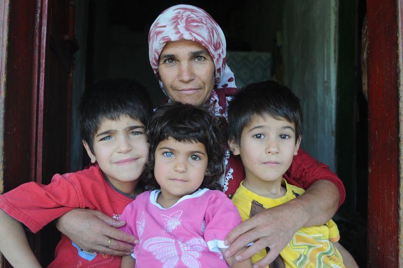 Bu çocukların gözlerinin biri mavi biri kahverengi