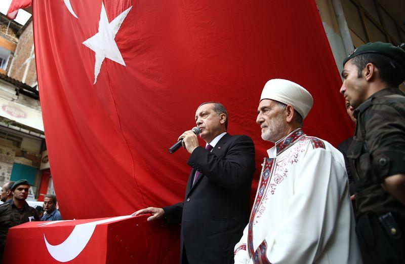 Erdoğan: Askerimiz polisimiz yüzlerce teröristi gömdü