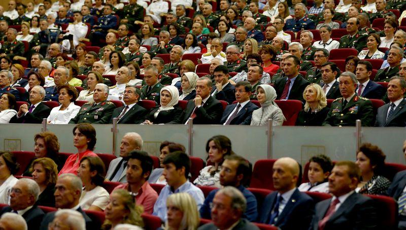 Necdet Özel görevini Hulusi Akar’a teslim etti