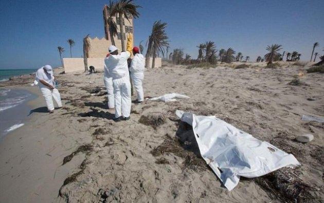 Onlarca ceset kıyıya vurdu